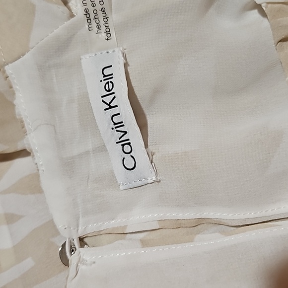 Calvin Klein | Beige and White Flowy Blouse - Picture 5 of 10